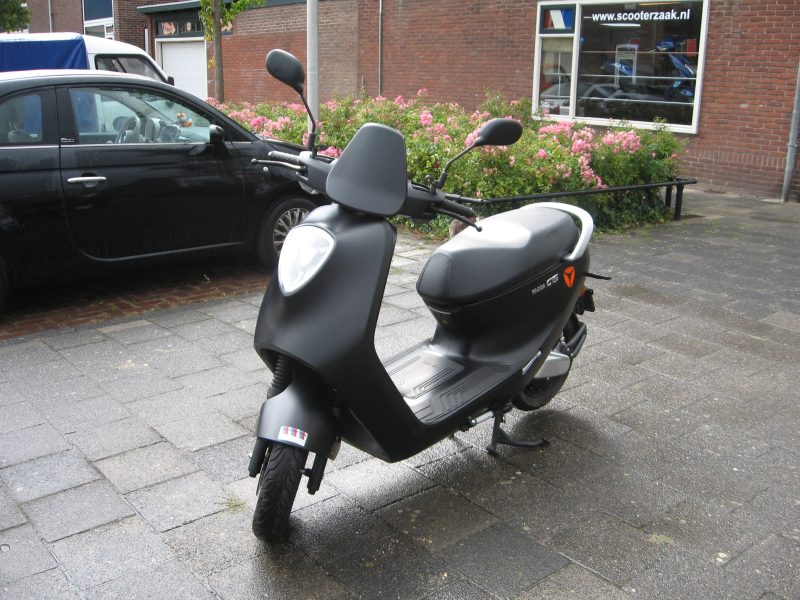 Yadea C1S elektrische 45 km. scooter